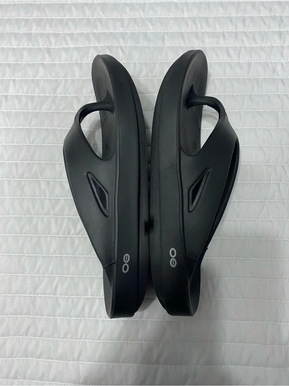 OOFOS OORIGINAL Black Recovery Thong Sandals Men’s Size 10